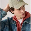 Czapka w kolorze beżowym