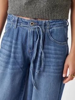 Dżinsy - Comfort fit - w kolorze niebieskim
