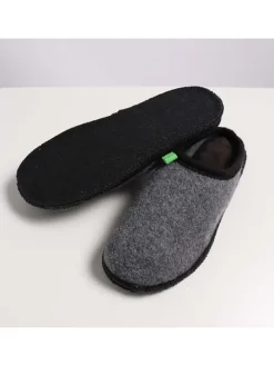 Kapcie w kolorze szarym