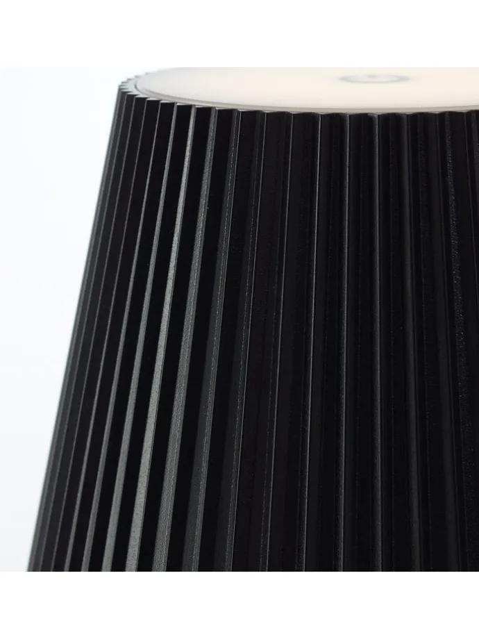 Lampa stojąca LED "Macobo" w kolorze czarnym - KEE F (A do G)