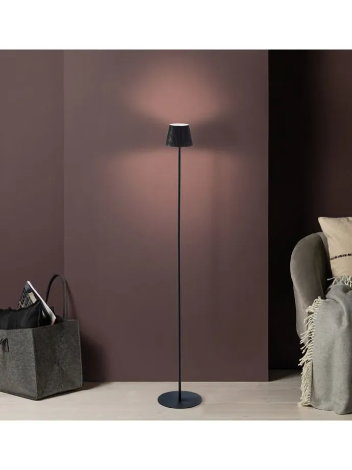 Lampa stojąca LED "Macobo" w kolorze czarnym - KEE F (A do G)