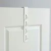Listwa w kolorze białym z haczykami na drzwi - 4,5 x 25 x 4,5 cm