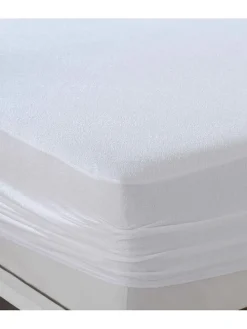 Ochraniacz w kolorze białym na materac