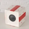 Skarbonka "Gift" w kolorze biało-czerwonym - wys. 10,5 cm