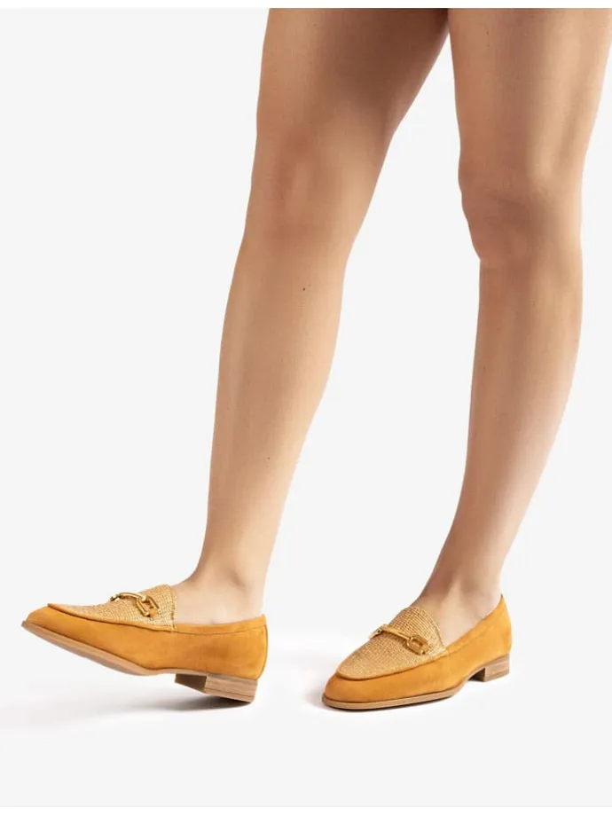 Skórzane mokasyny w kolorze jasnobrązowo-beżowym