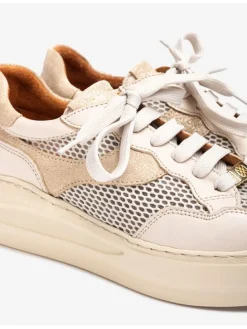 Skórzane sneakersy w kolorze beżowym