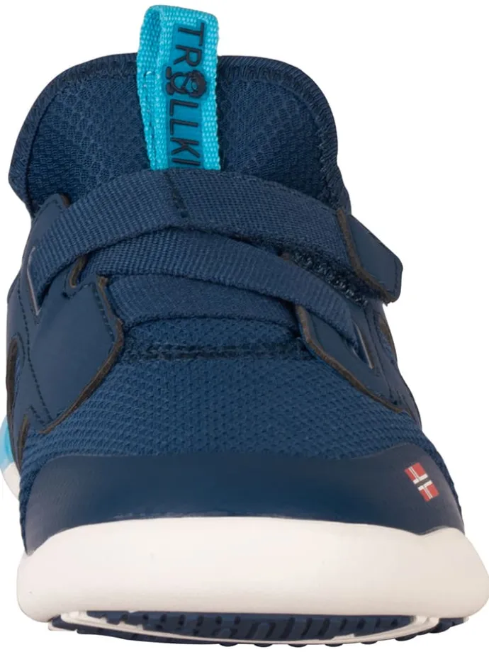 Sneakersy "Bergen" w kolorze granatowym do chodzenia na boso