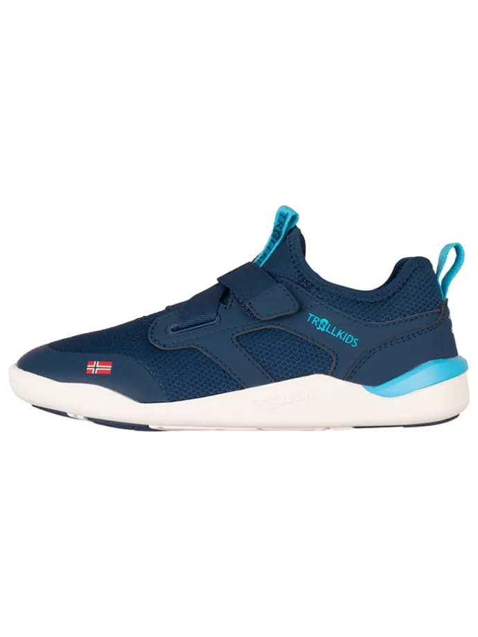 Sneakersy "Bergen" w kolorze granatowym do chodzenia na boso