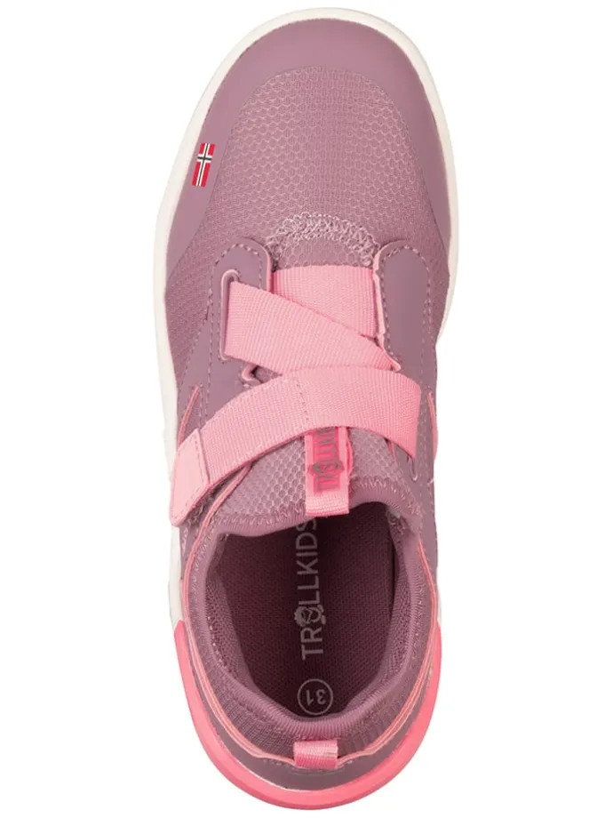 Sneakersy "Bergen" w kolorze jasnoróżowym do chodzenia na boso