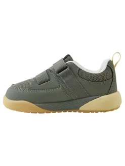 Sneakersy