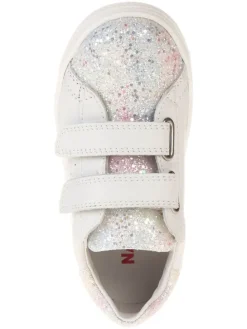 Sneakersy w kolorze białym ze wzorem