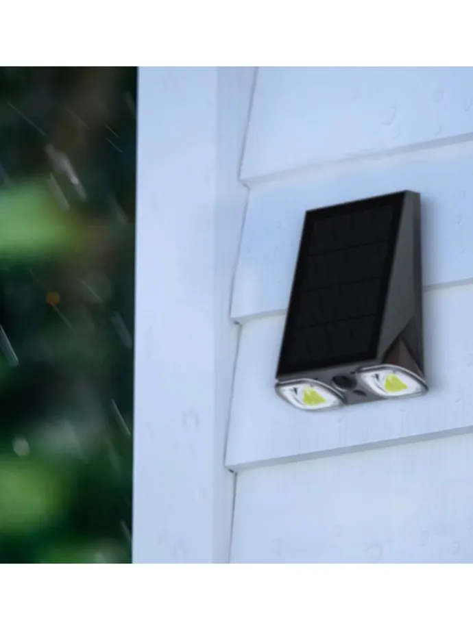 Solarna lampa zewnętrzna LED "Striker" w kolorze czarnym - 11,8 x 13,9 x 7,3 cm