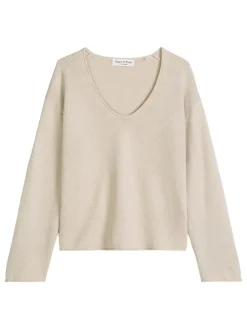 Sweter w kolorze beżowym