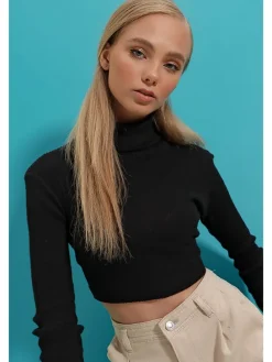 Sweter w kolorze czarnym