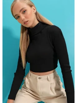 Sweter w kolorze czarnym