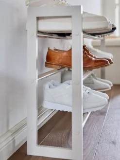 Teleskopowy regał w kolorze kremowym na buty